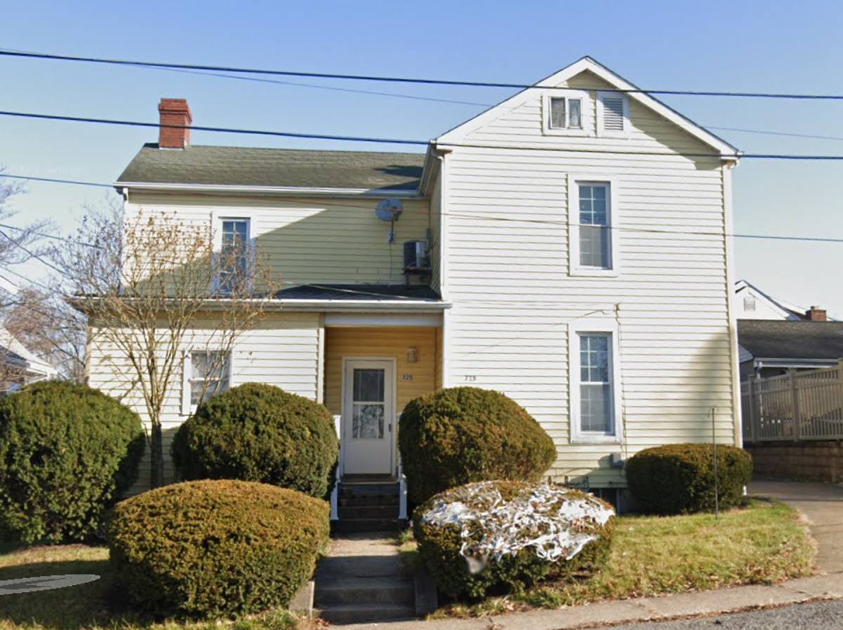 Apartment for rent at 725 Chartiers St, Bridgeville, PA 15017