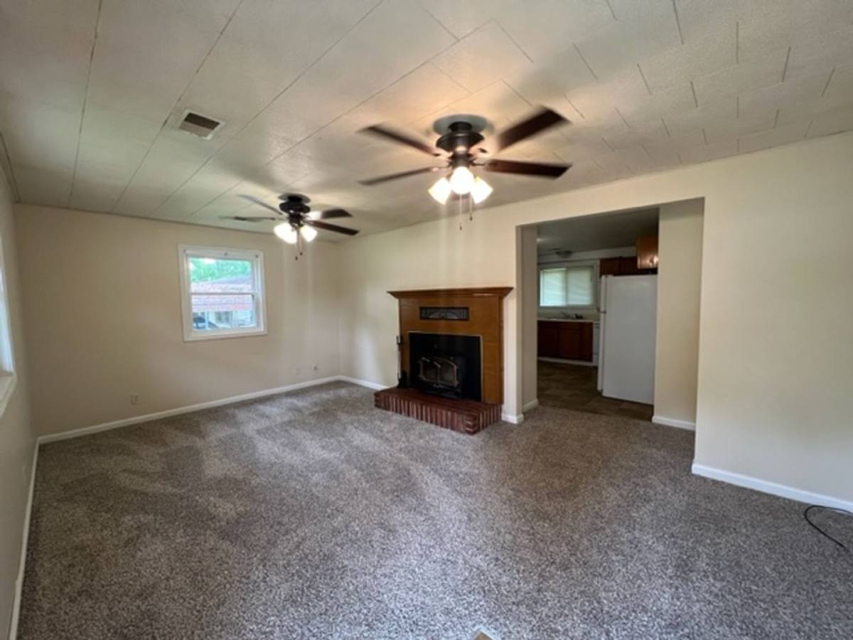 House for rent at 1341 Acacia Club Rd, Hollister, MO 65672