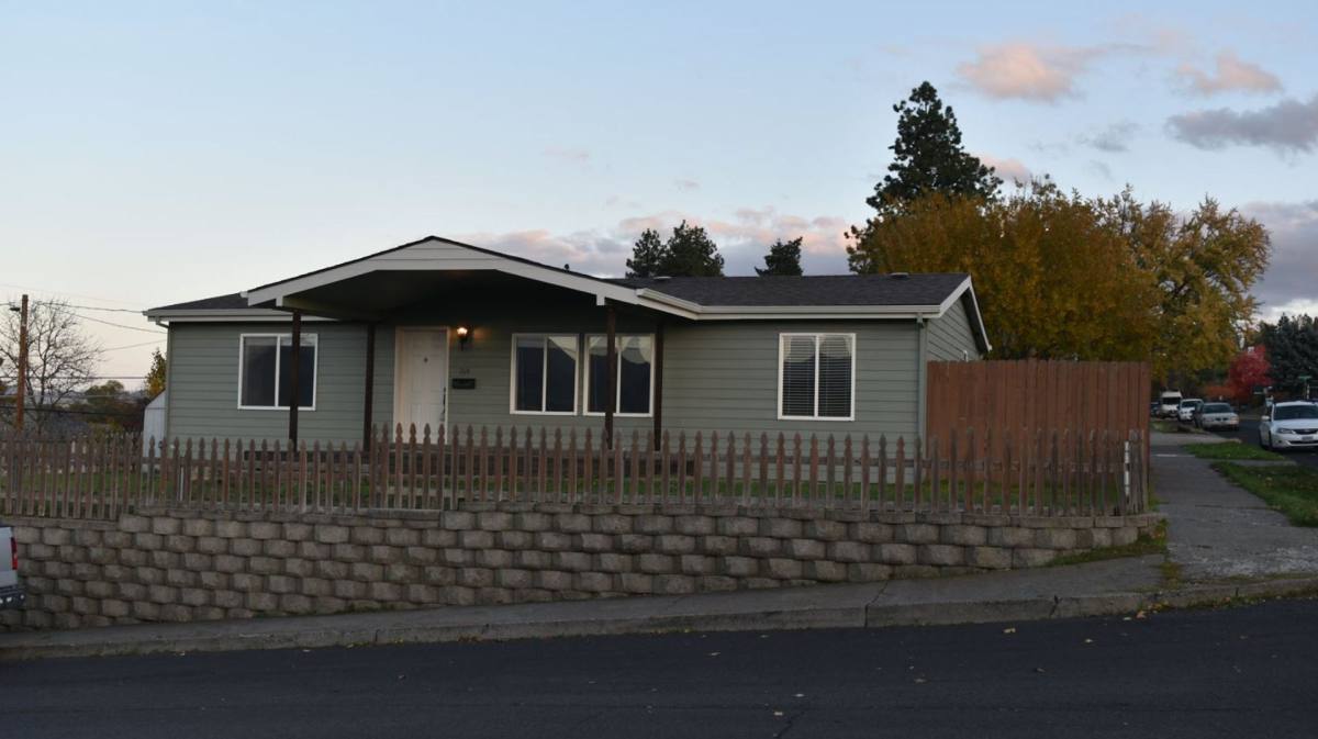 House for rent at 1414 Garrison St, The Dalles, OR 97058