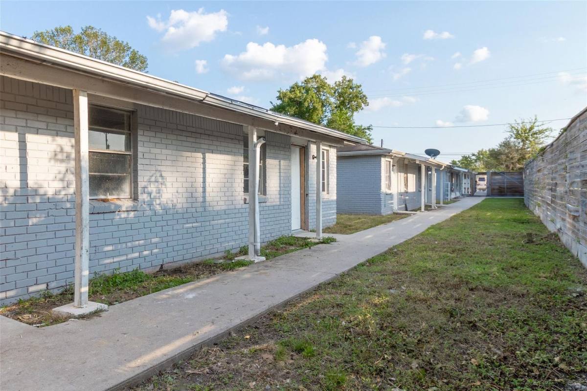 House for rent at 4753 Wilmington St #B, Houston, TX 77033