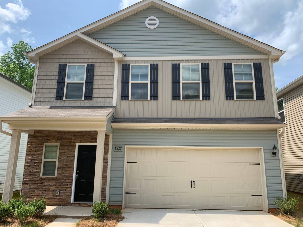 House for rent at 7327 Neal Rd, Charlotte, NC 28262