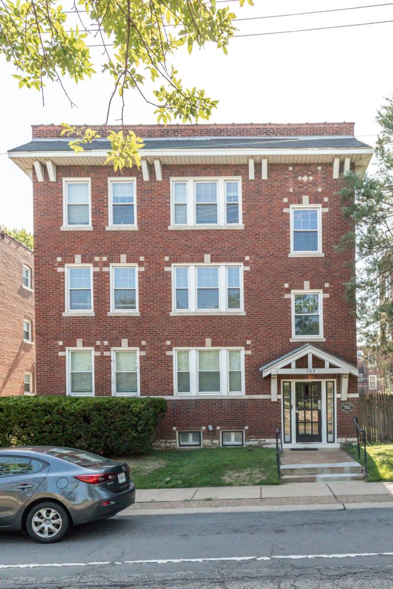 Apartment for rent at 762 Kingsland, Saint Louis, MO 63130