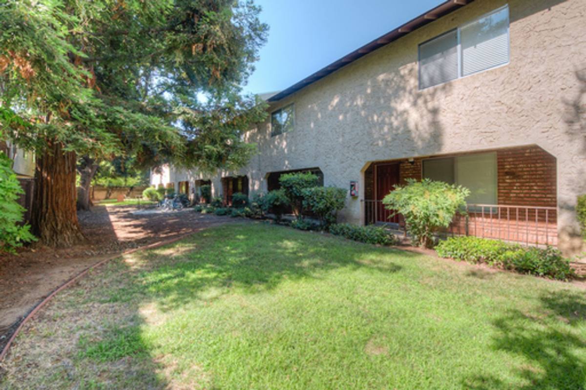 Townhouse for rent at 648 W 2nd Ave, Chico, CA 95926
