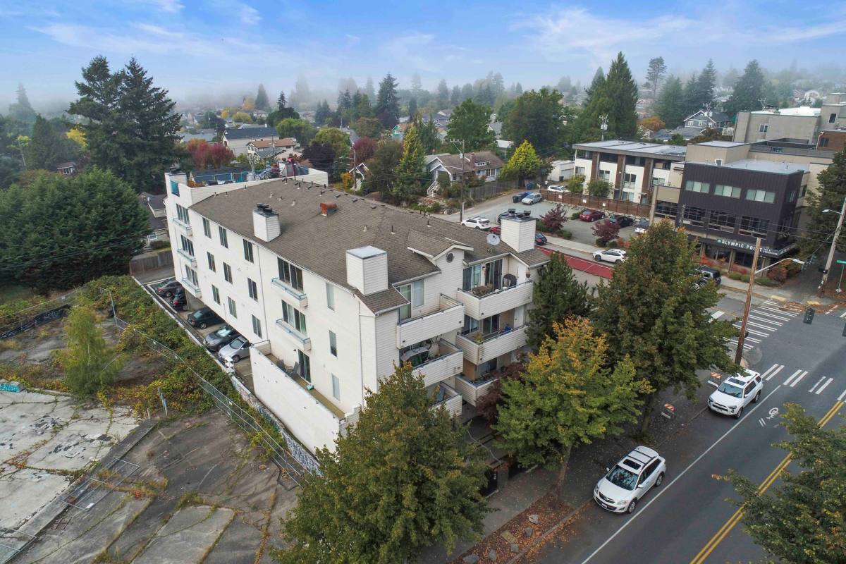 Apartment for rent at 6307 California Ave SW, Seattle, WA 98136