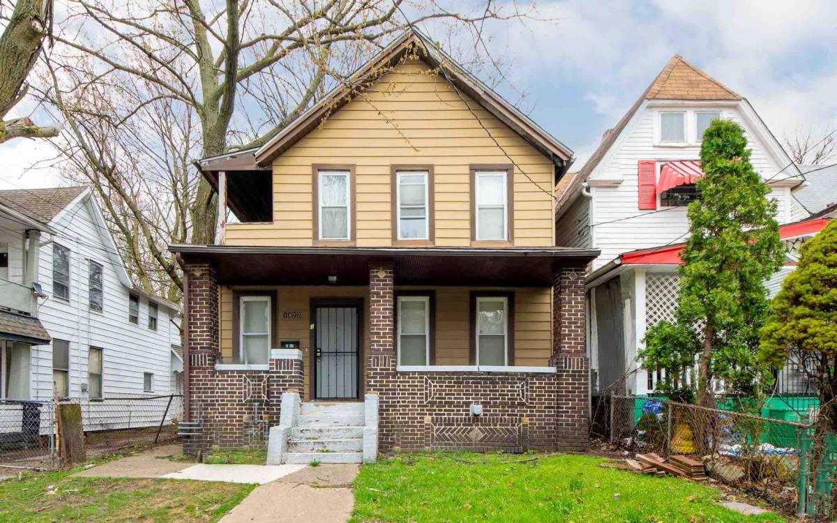 Apartment for rent at 1427 E 61st St, Cleveland, OH 44103