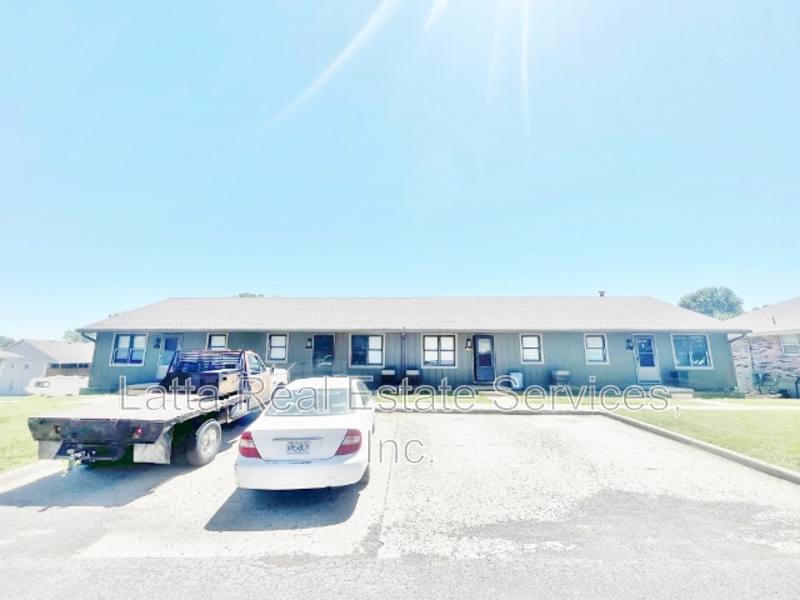 Apartment for rent at 405 W 30th St, Higginsville, MO 64037
