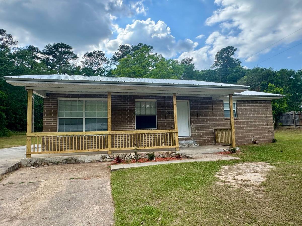 House for rent at 5437 Thomas Dr, Graceville, FL 32440