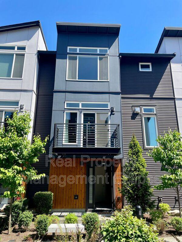 Townhouse for rent at 1525 139th Court NE, Bellevue, WA 98005