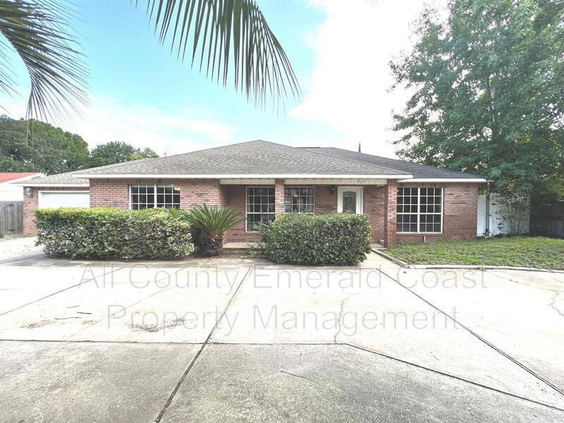 House for rent at 717 Legion Dr, Destin, FL 32541
