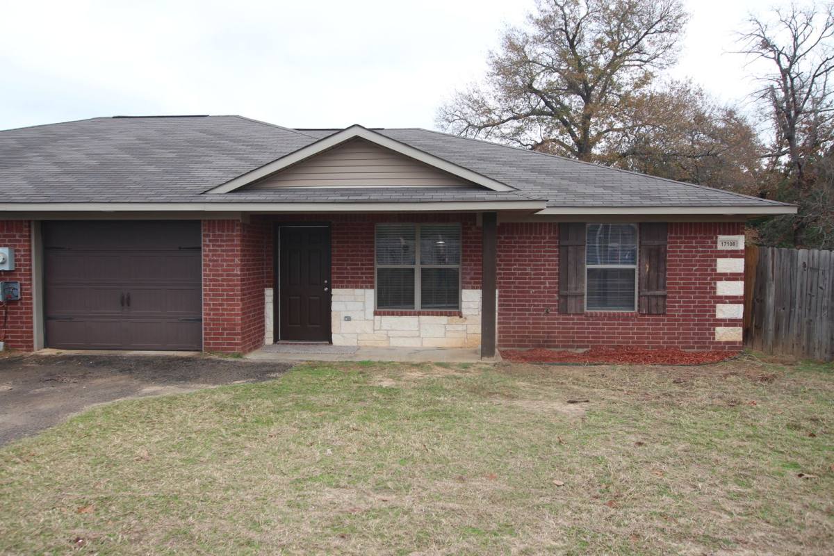 Townhouse for rent at 17074 Sentinel Lane, Lindale, TX 75771