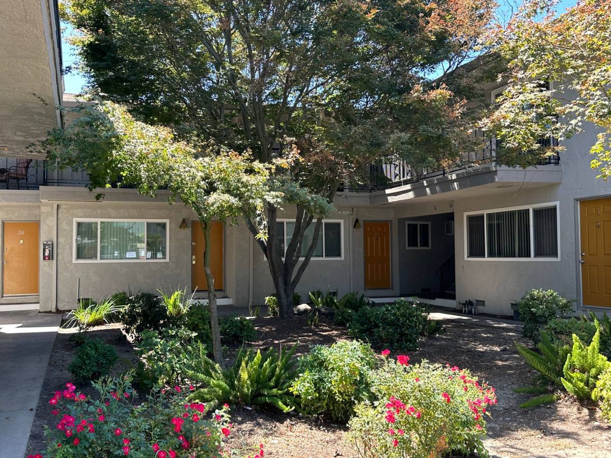 Apartment for rent at 5981 Lake Crest Way, Sacramento, CA 95822