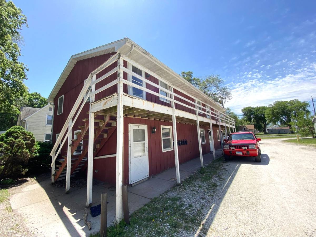 Apartment for rent at 609 S 3rd St, Pekin, IL 61554