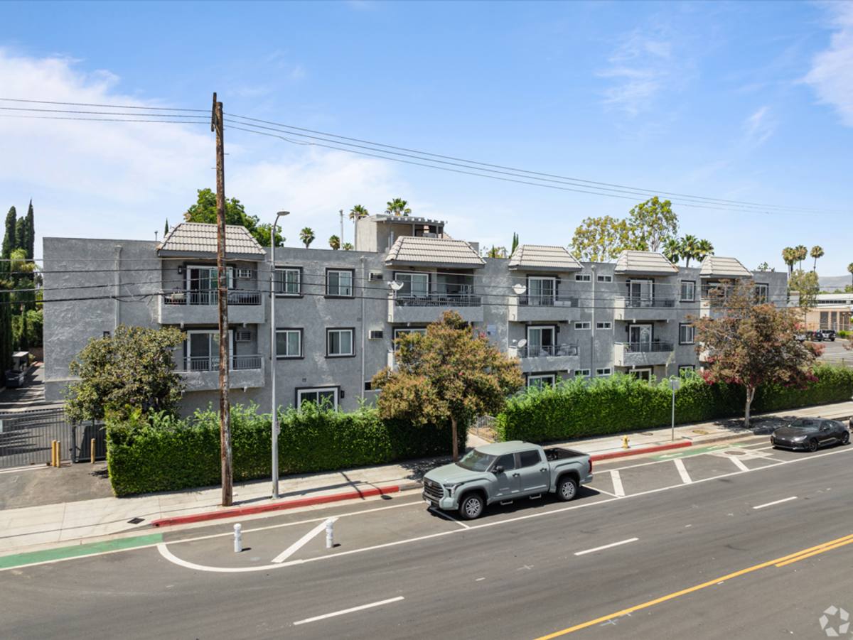 Apartment for rent at 8155 Reseda Blvd, Reseda, CA 91335