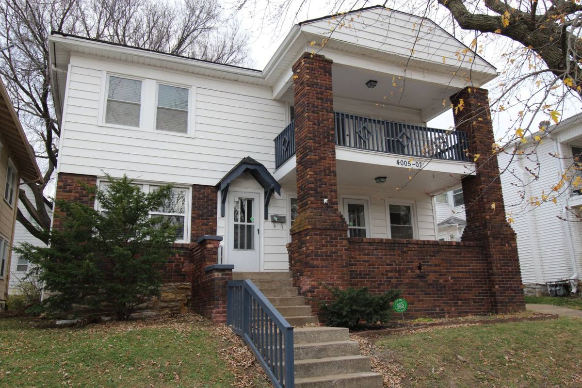 Townhouse for rent at 4007 Bell St, Kansas City, MO 64111