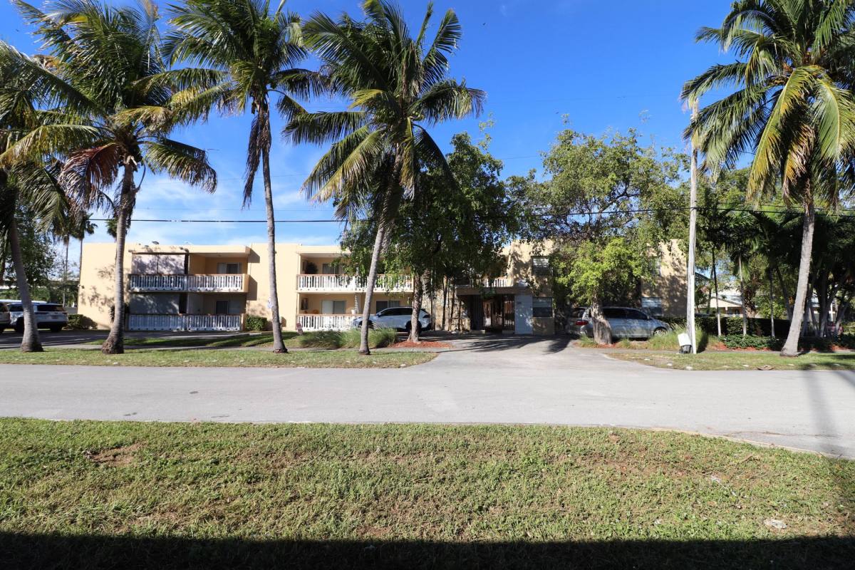 Apartment for rent at 2031 NE 139 St, Miami, FL 33181