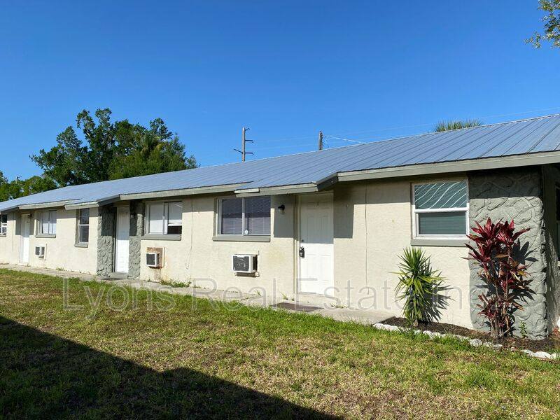 Apartment for rent at 3215 Jeffcott St #TRIPLEX, Fort Myers, FL 33916