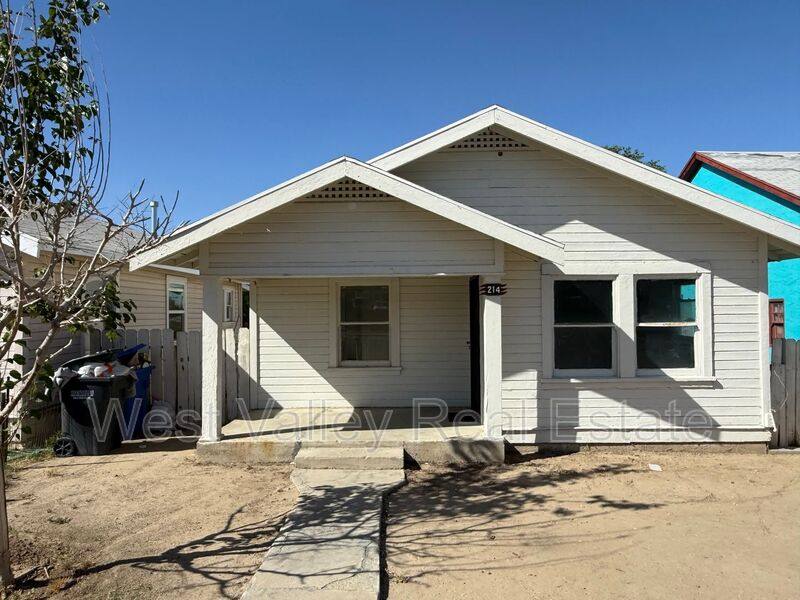 House for rent at 214 Woodrow St, Taft, CA 93268