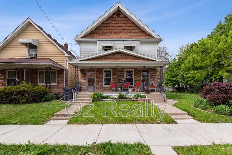 Townhouse for rent at 223 E Weber St, Toledo, OH 43608