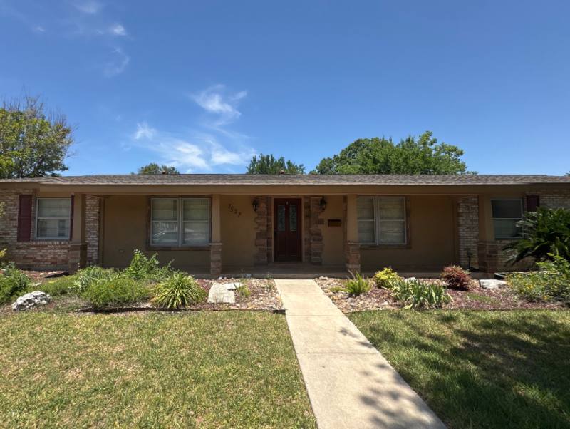 Townhouse for rent at 7527 Quail Run Dr, San Antonio, TX 78209