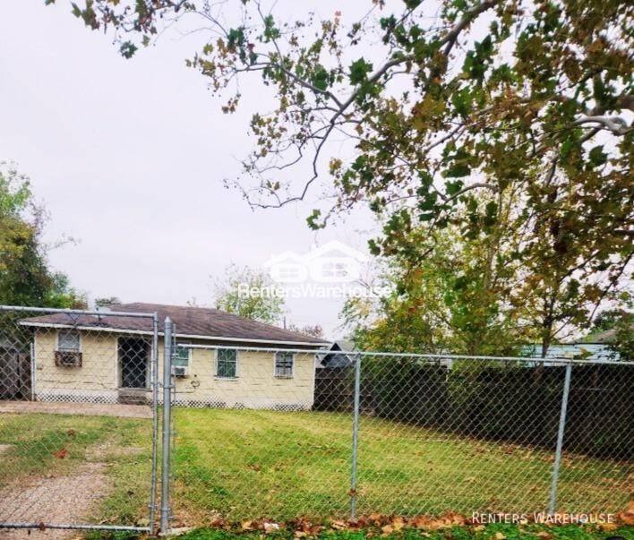 House for rent at 1311 Boswell St, Houston, TX 77009