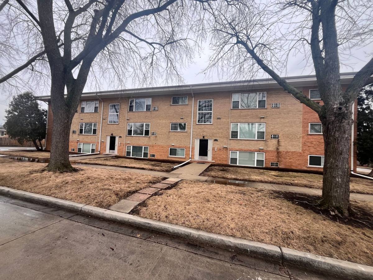 Apartment for rent at 335-339 N Yale Ave, Villa Park, IL 60181