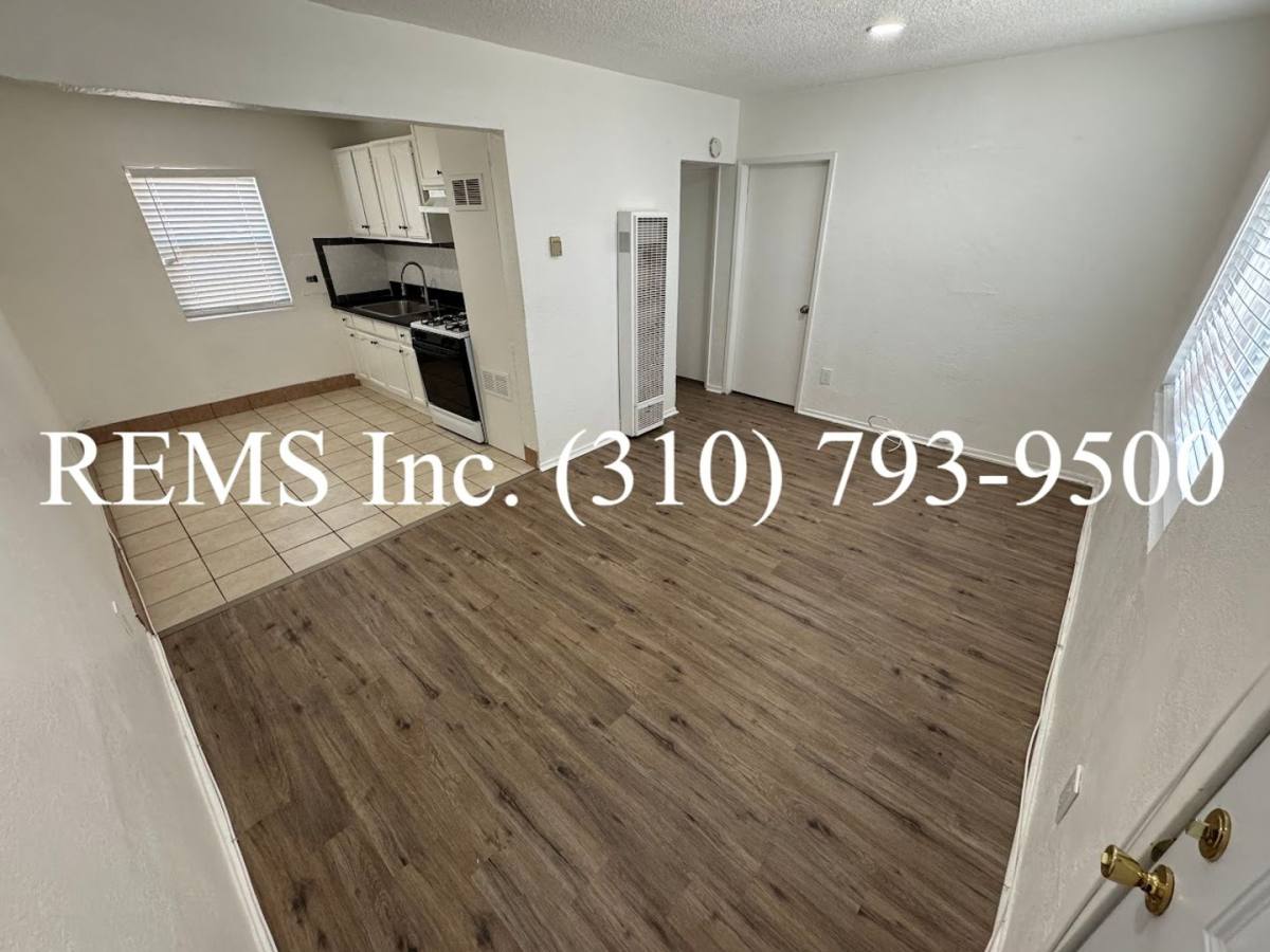 Apartment for rent at 12035 S Willowbrook Ave, Compton, CA 90222