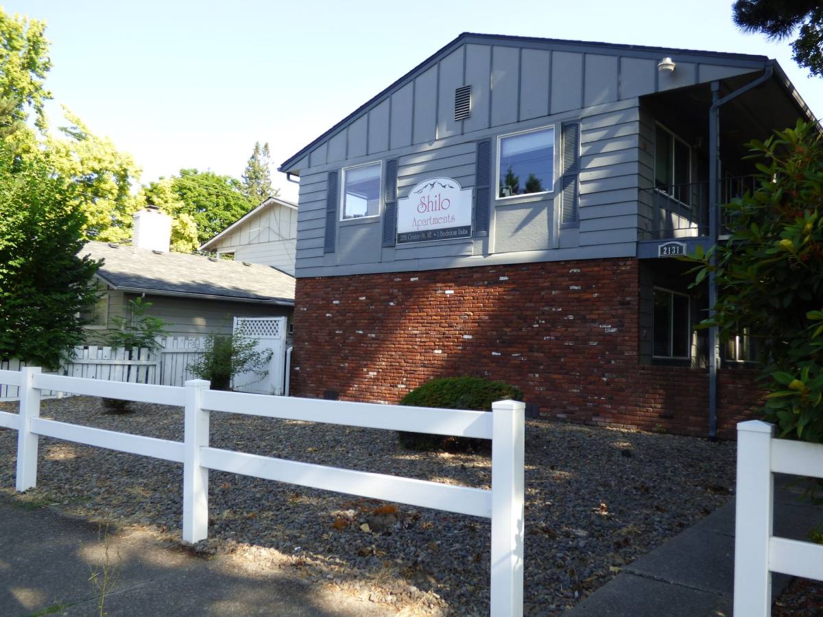 Apartment for rent at 2131 Center St NE, Salem, OR 97301