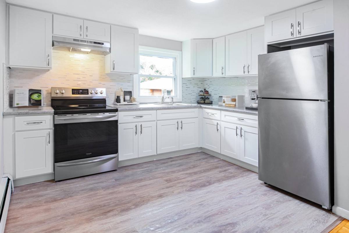 Apartment for rent at 1 Manor Dr, Groveland, MA 01834
