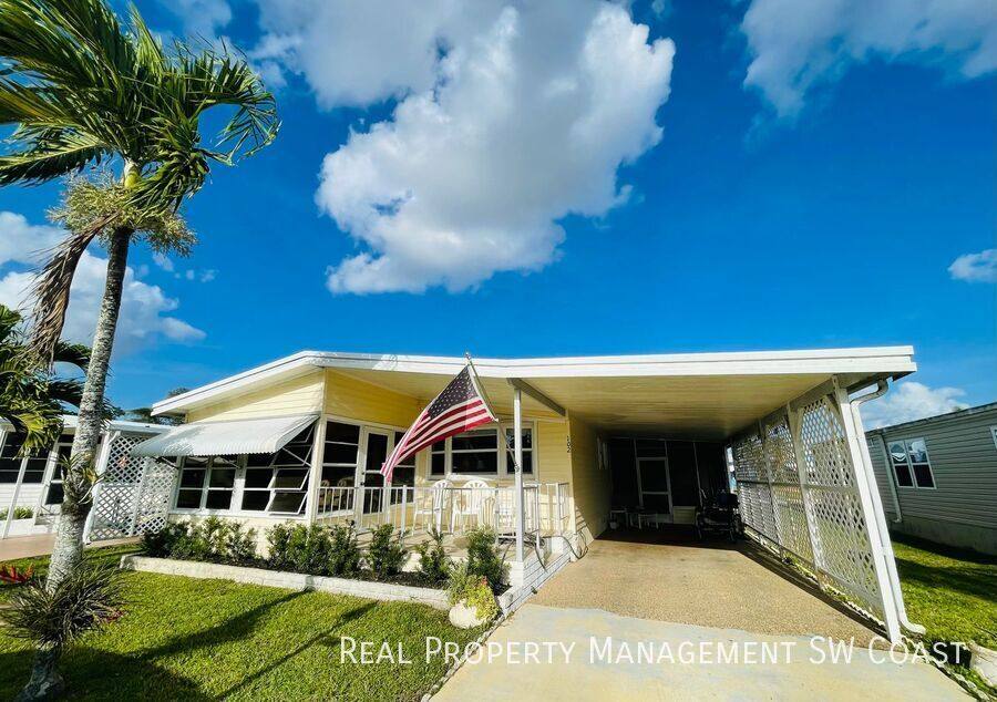House for rent at 102 Queen Palm Dr, Naples, FL 34114