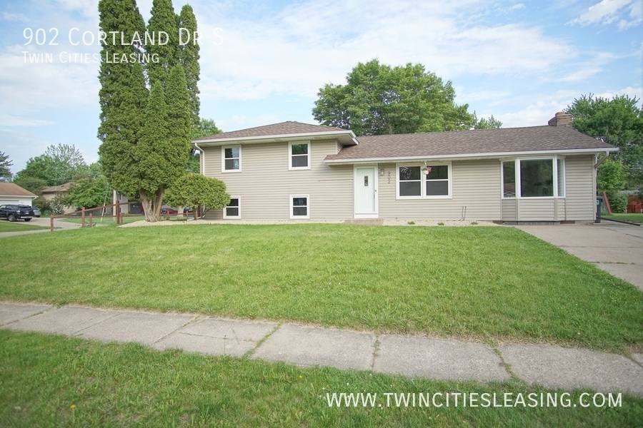 House for rent at 902 Cortland Dr S, Saint Paul, MN 55124