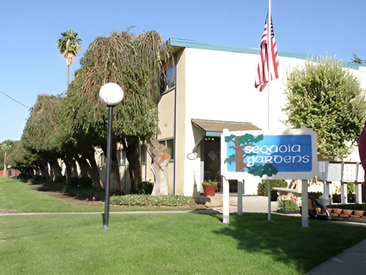 Apartment for rent at 3960 N Santa Fe, Fresno, CA 93704