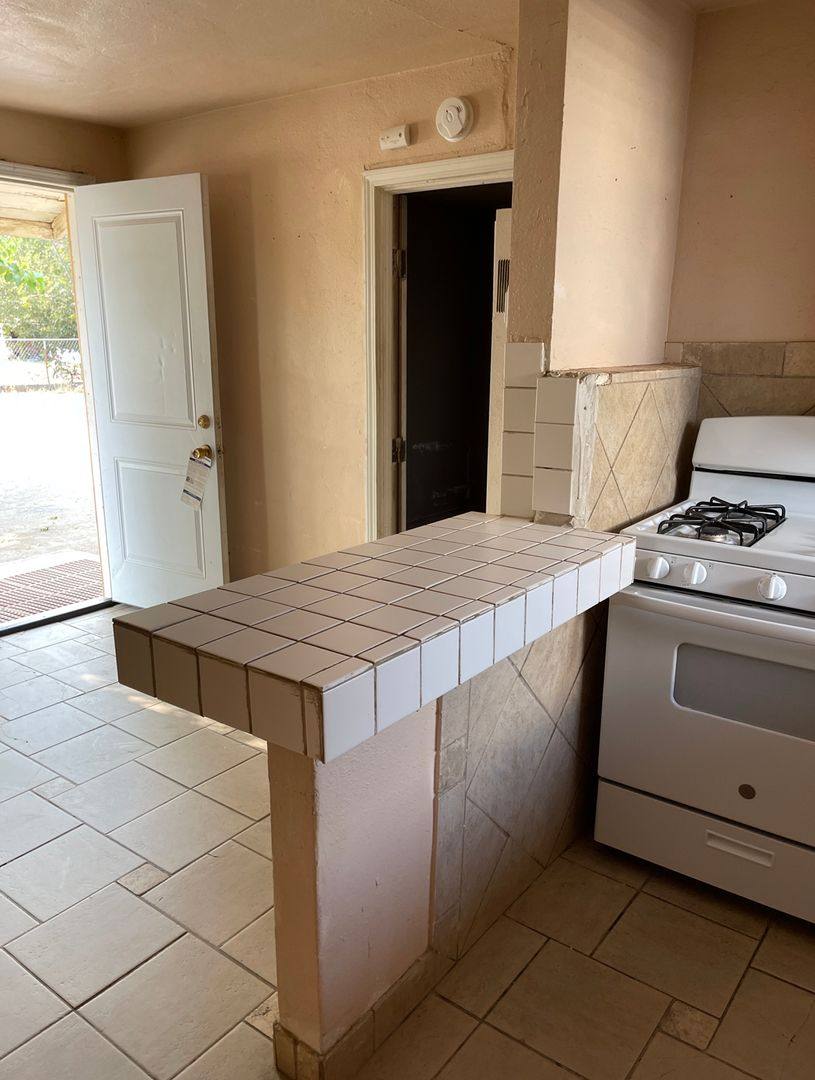 Apartment for rent at 919-935 E Cleo Ave, Porterville, CA 93257