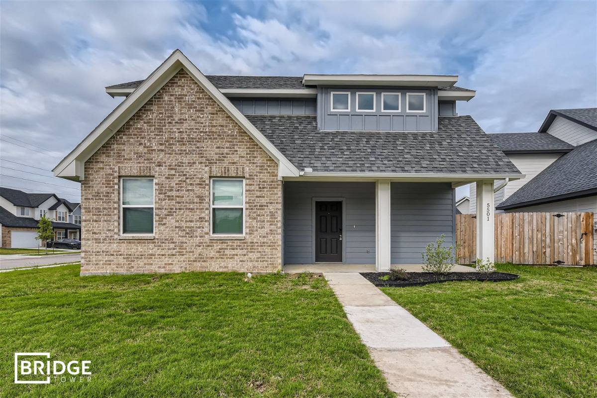 House for rent at 5501 Wynwood Dr, North Richland Hills, TX 76180