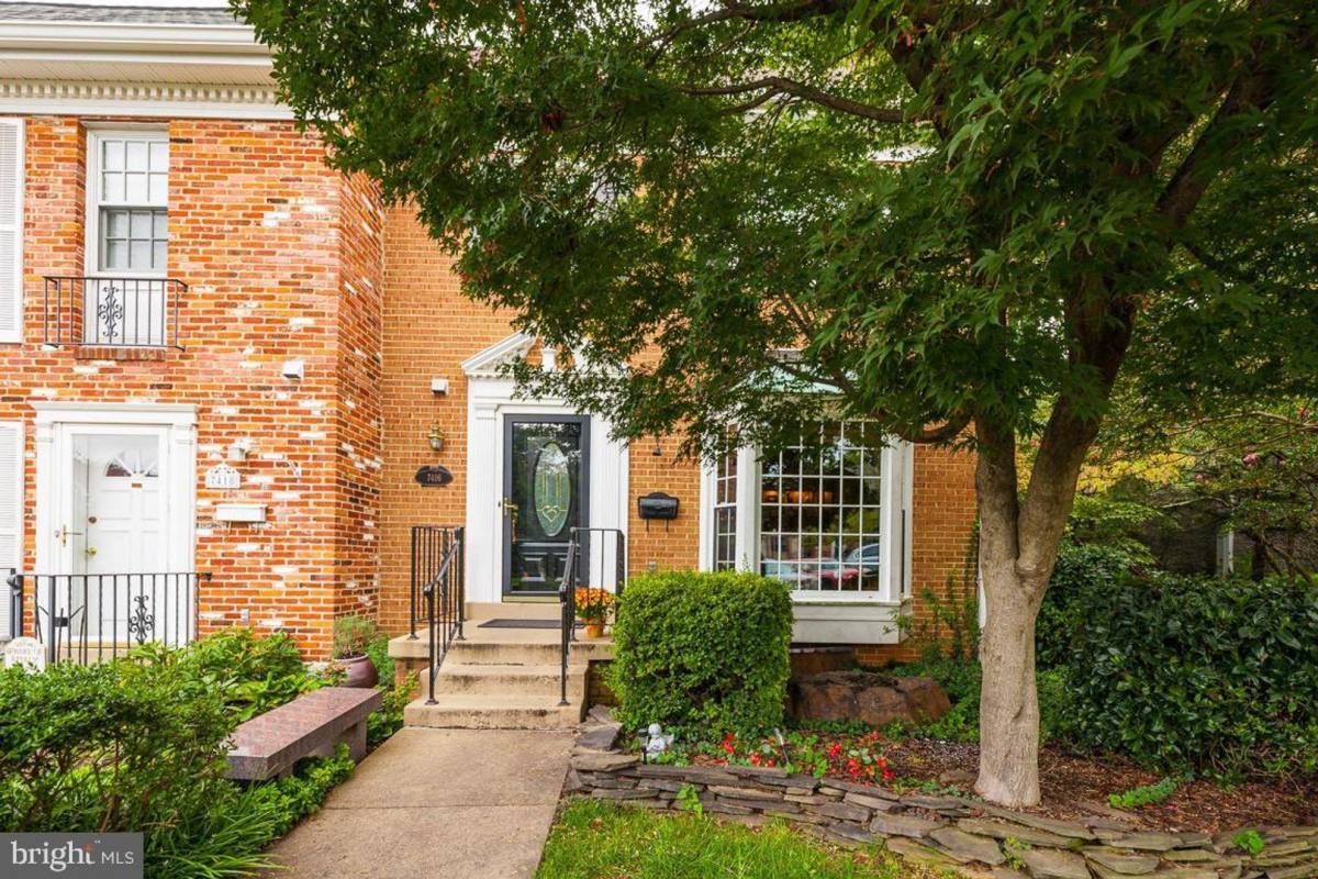 Townhouse for rent at 7416 Eldorado St, McLean, VA 22102