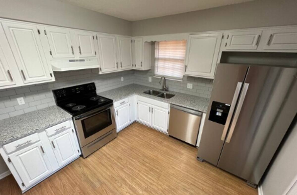House for rent at 5817 Farley Ave, Kansas City, MO 64133