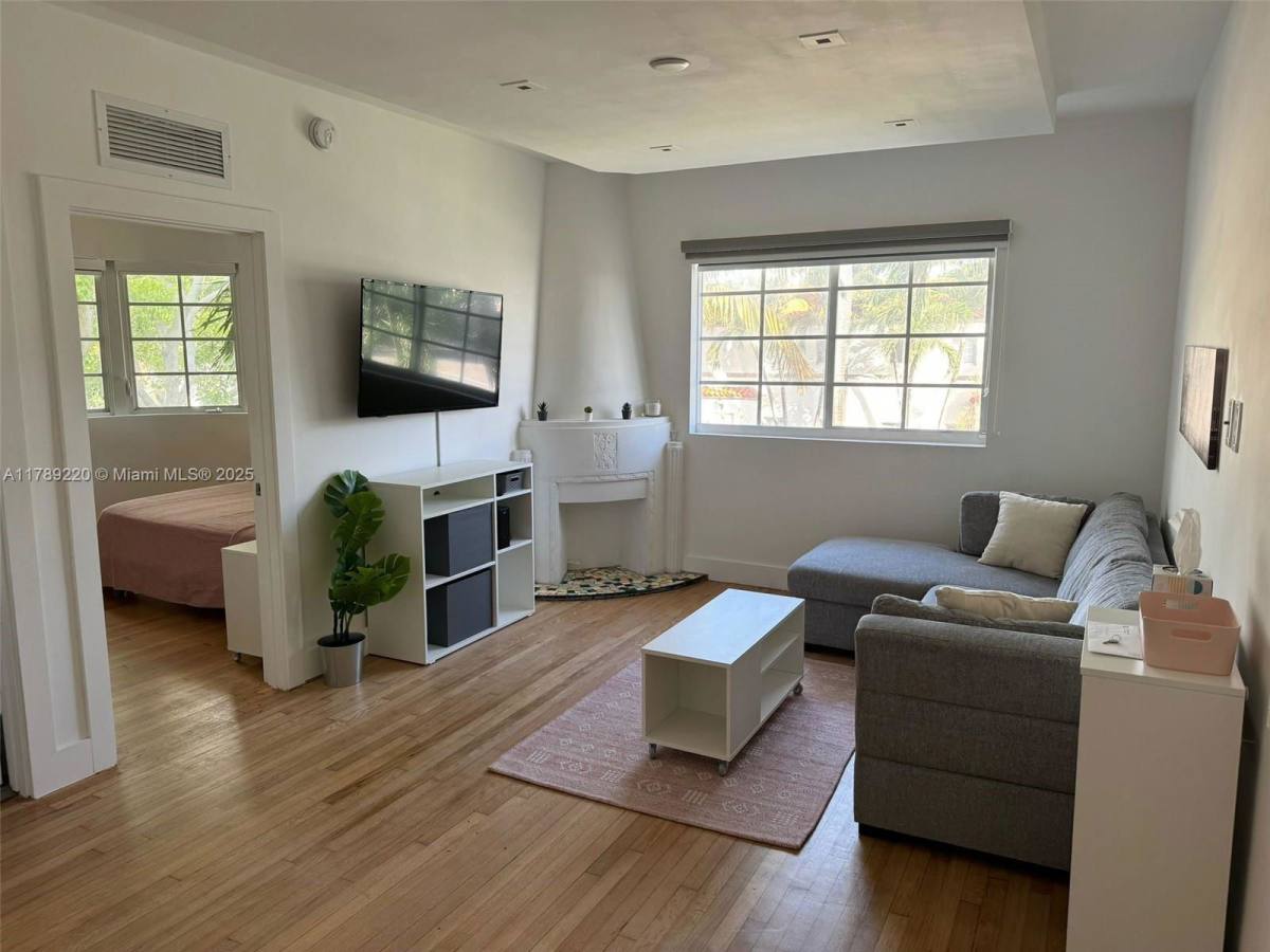 Apartment for rent at 600 15th St #2, Miami Beach, FL 33139