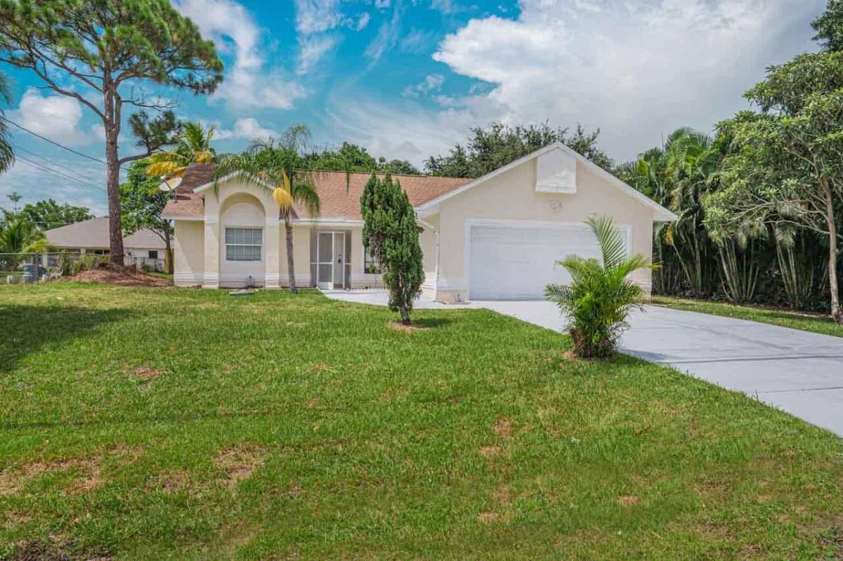House for rent at 2871 SE Hutchings Ave, Port Saint Lucie, FL 34952