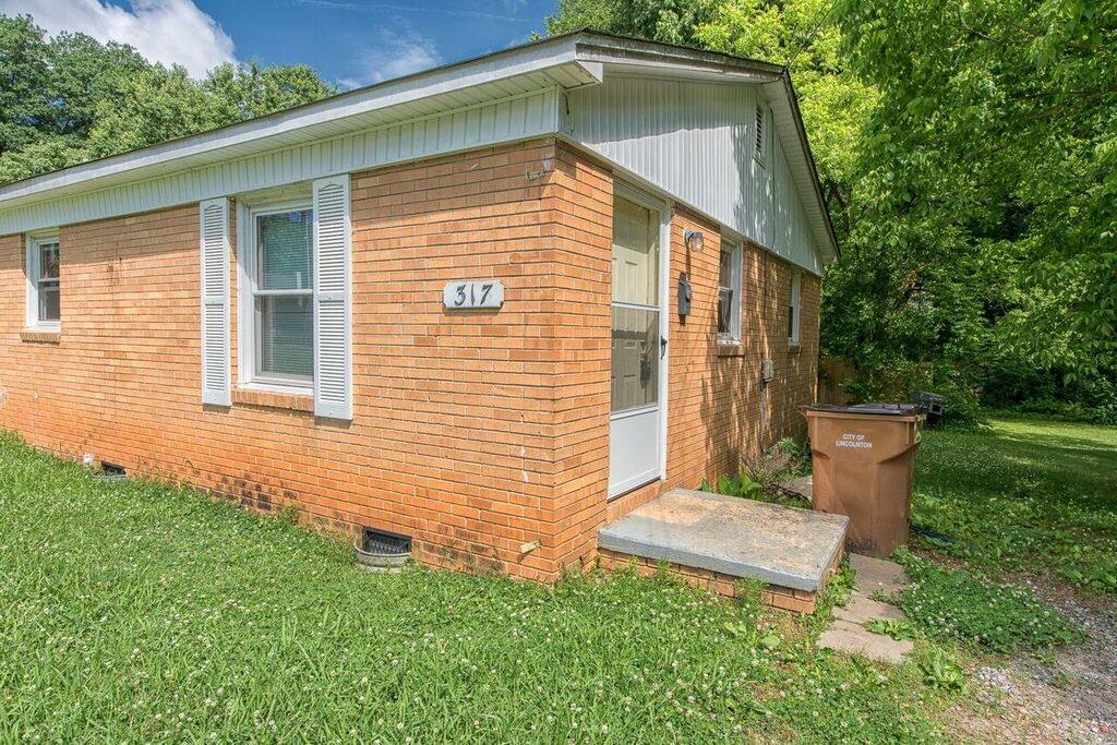 Apartment for rent at 317 Jennings St, Lincolnton, NC 28092