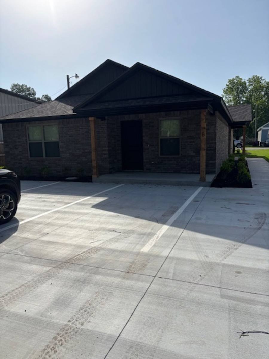 Townhouse for rent at 615 N 17th St, Fort Smith, AR 72901