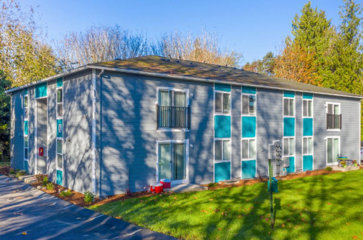 Apartment for rent at 4020 Bledsoe Ave, Bremerton, WA 98310