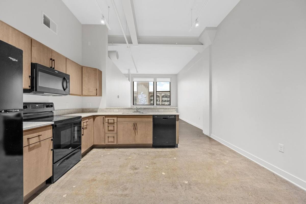 Apartment for rent at 411 3rd St SE, Cedar Rapids, IA 52401