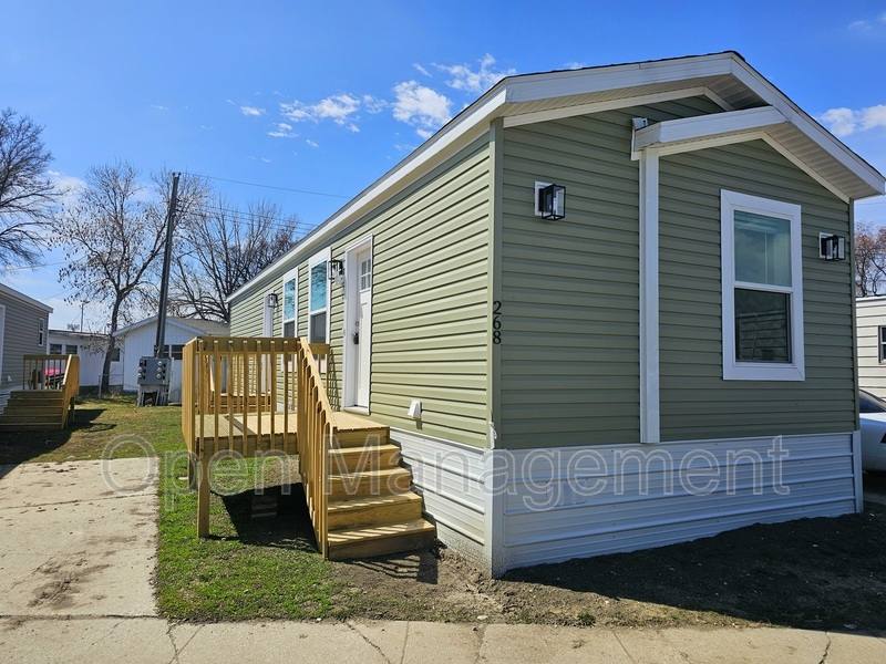 House for rent at 700 S 12th St, Bismarck, ND 58504