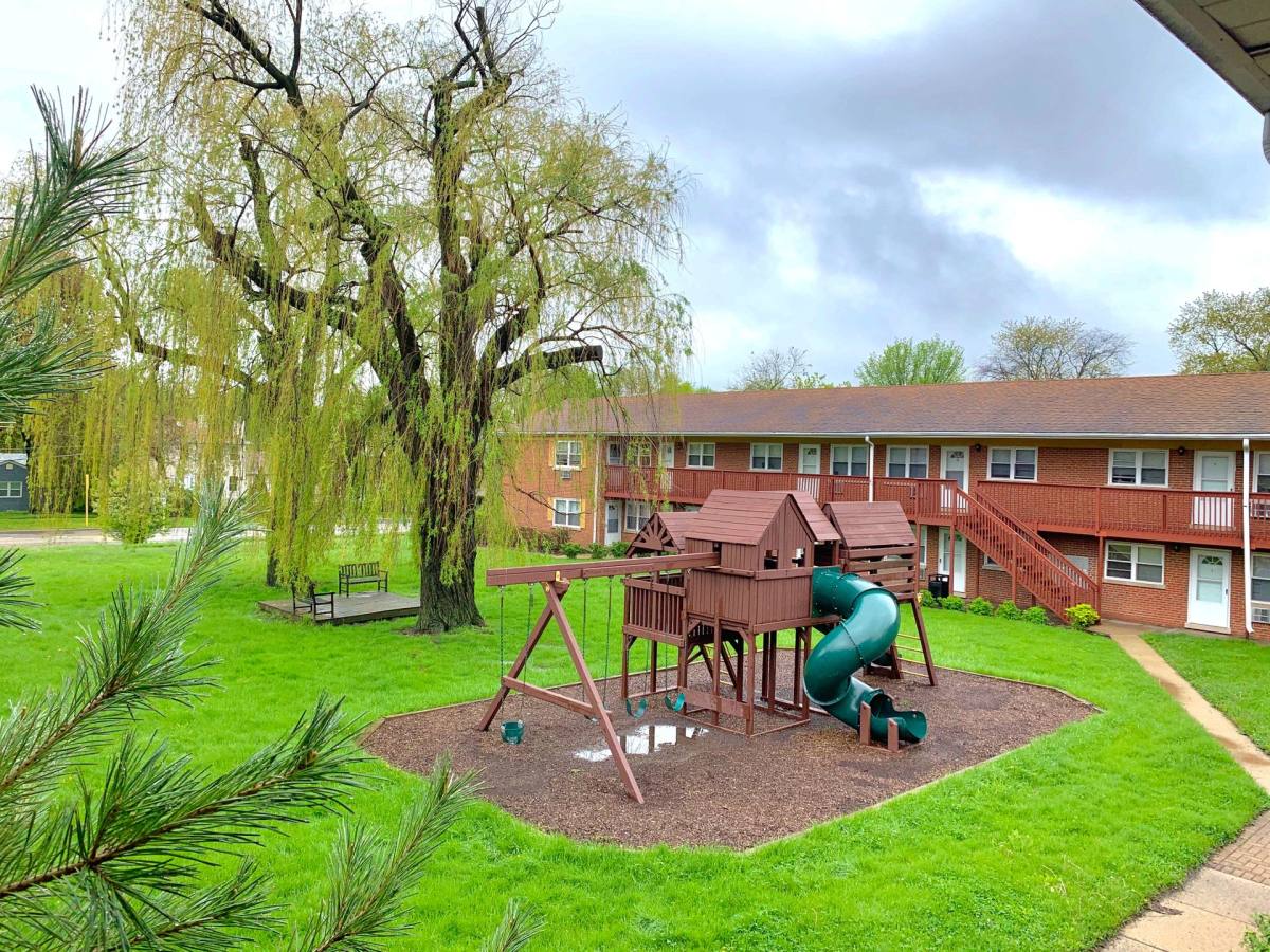 Apartment for rent at 410-440 W Palatine Rd, Palatine, IL 60067
