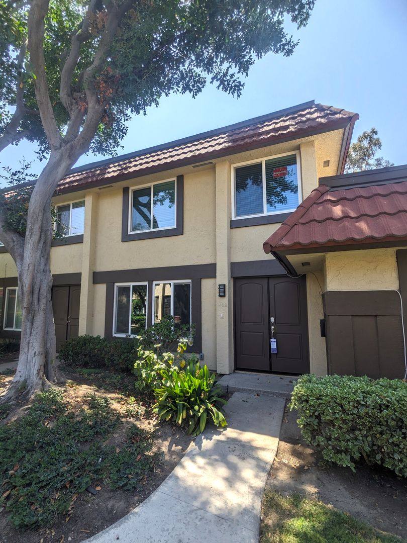 Townhouse for rent at 1409 N Roundtree Lane, Anaheim, CA 92801