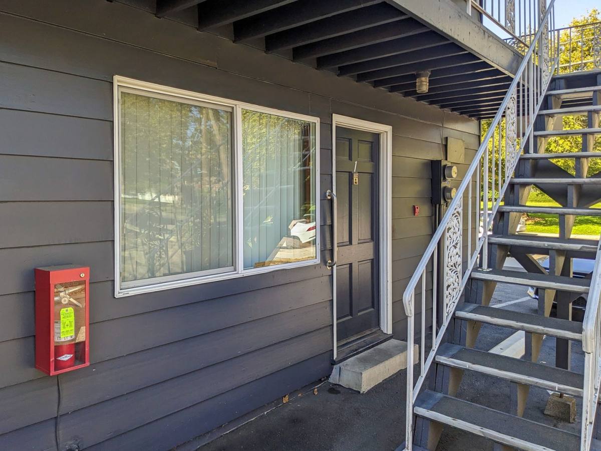 Apartment for rent at 804-808 14th St NE, Salem, OR 97301