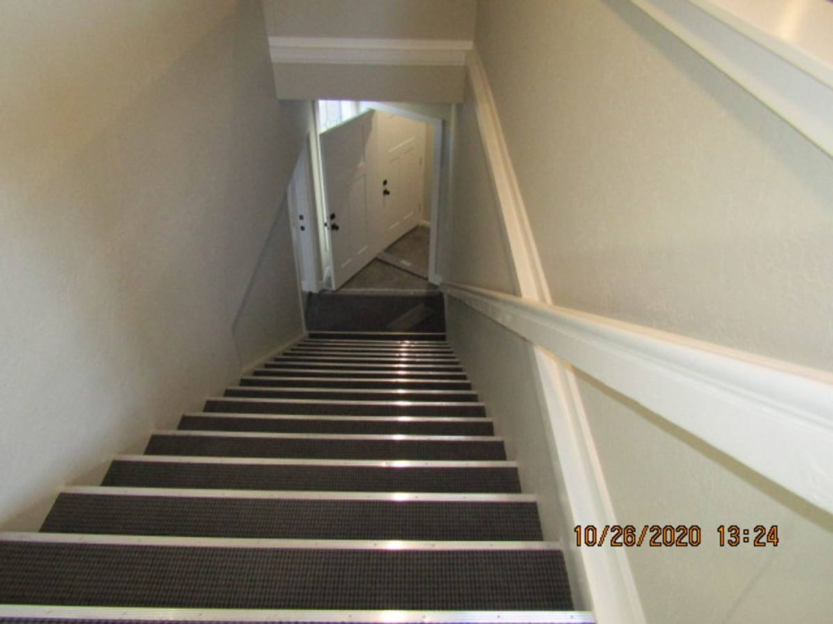 Apartment for rent at 810 N 5th St, Jacksonville, OR 97530