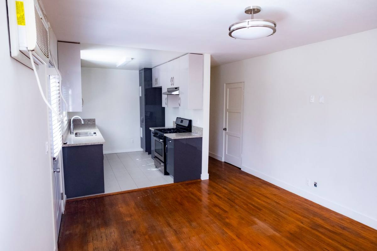 Apartment for rent at 858 Lincoln Blvd, Santa Monica, CA 90403