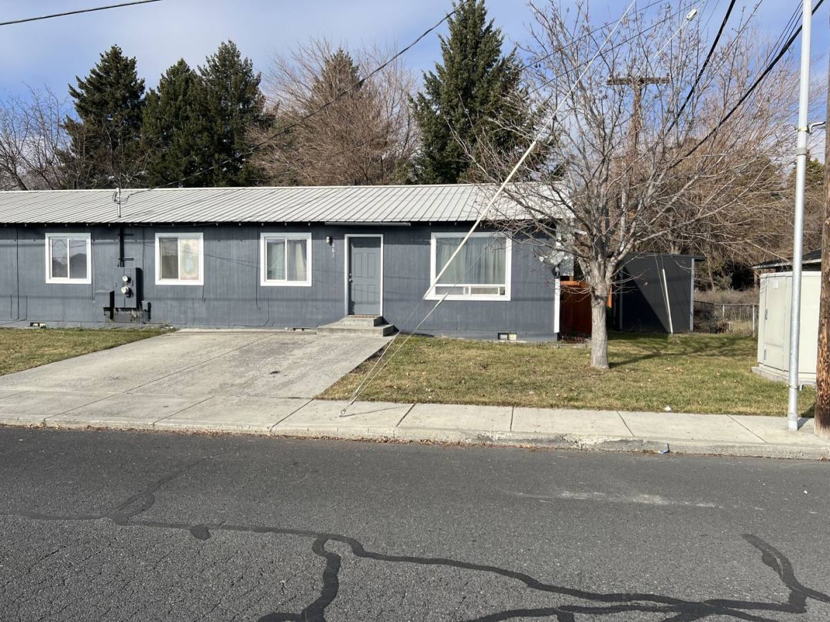 Townhouse for rent at 861 C St SW, Ephrata, WA 98823