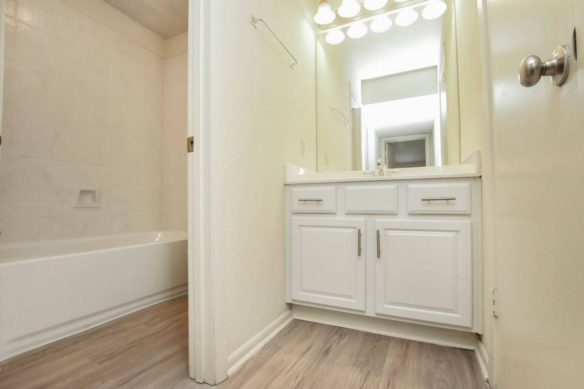 Townhouse for rent at 2600 Pasadena Ave, Metairie, LA 70001