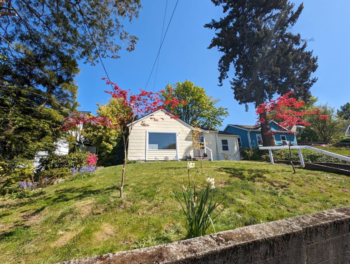 House for rent at 1706 Pennsylvania Ave, Bremerton, WA 98337